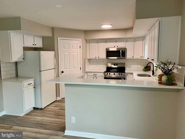 Building Photo - 25900 Country Meadows Dr