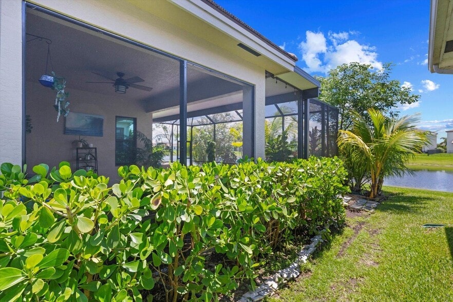 Building Photo - 16124 Key Biscayne Ln