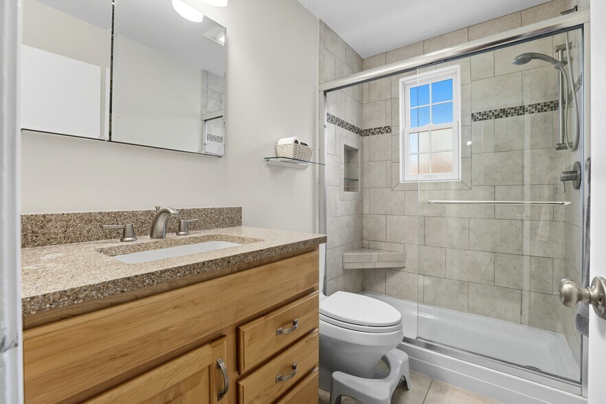 Building Photo - 9418 Balfour Dr