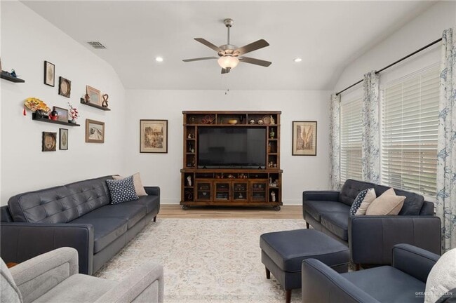 Building Photo - 27 Aqualina Wy