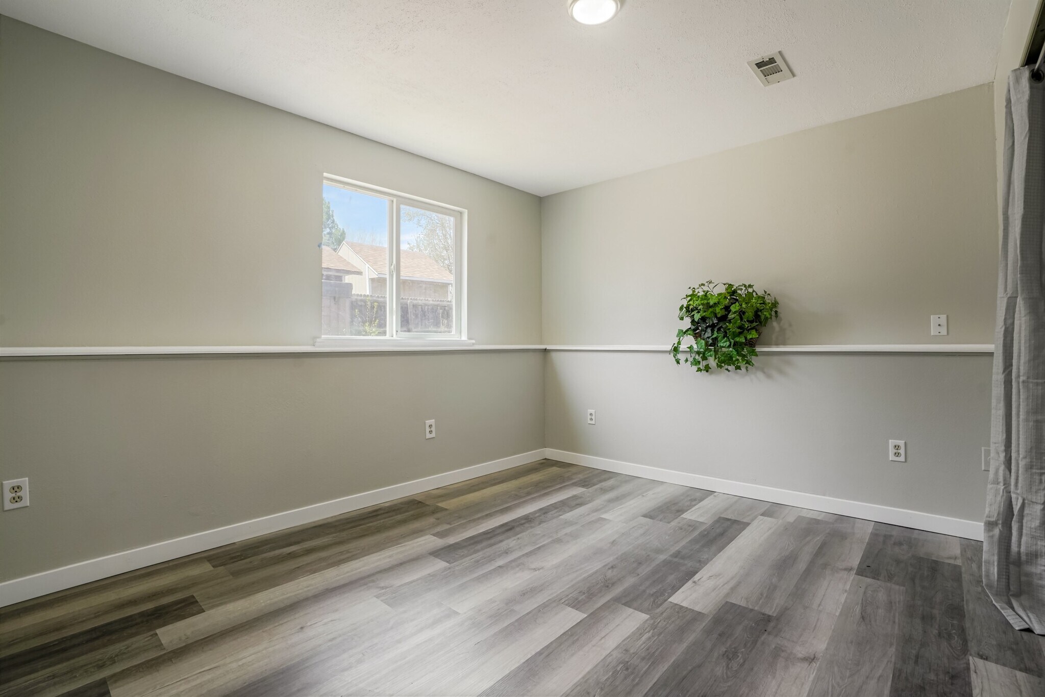 Building Photo - 1447 W 134th Dr