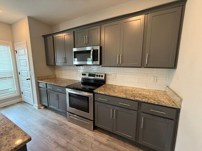 Building Photo - FOR RENT - Beautiful Townhome in Henderson...