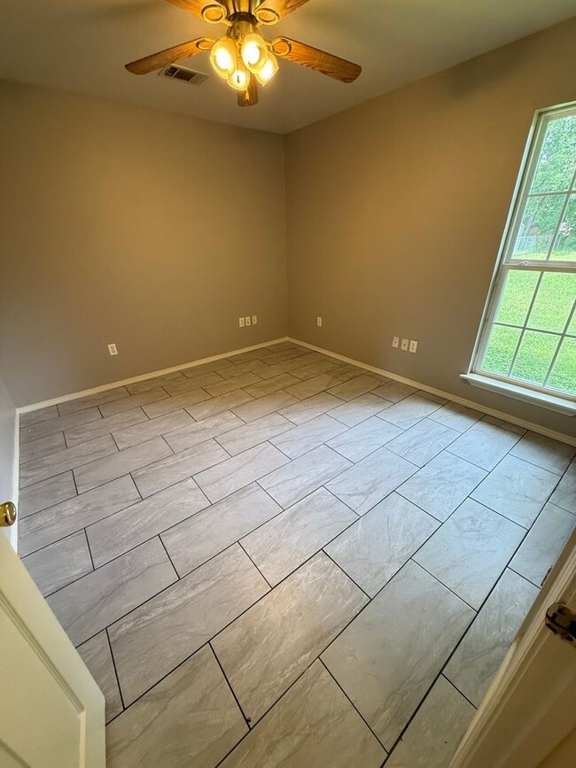 Building Photo - 3 Bed 2 Bath House with 1 Car Garage.  Total Electric. Yard Care Included.