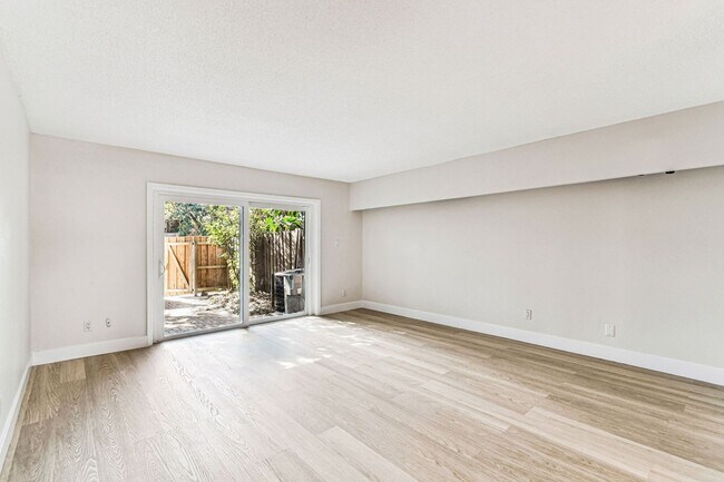 Building Photo - 2X2.5 -MOVE IN NOW! NEW LVP FLOORING ON 1ST FLOOR! NEW CARPET ON 2ND FLOOR! WATER VIEWS! CALL TOD...