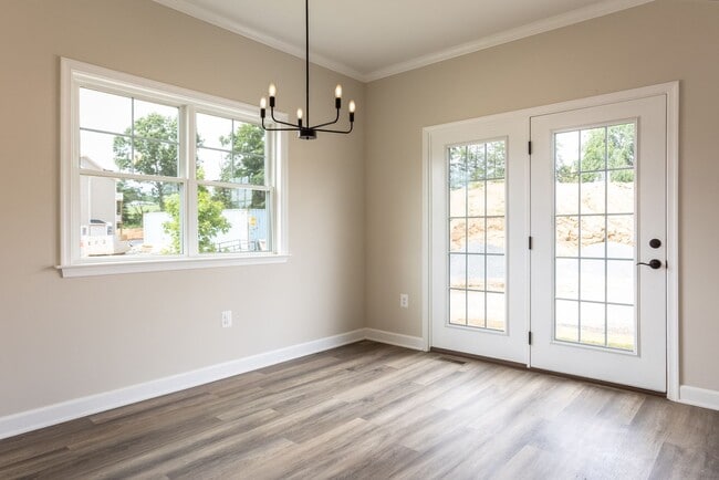 Building Photo - Spacious End Unit Luxury Townhome! Outstanding Location!