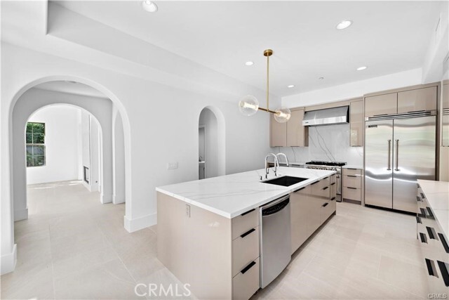 Building Photo - 48 Talmont