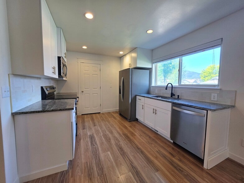 Building Photo - 326 N Escalante Dr
