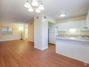 Building Photo - 545 E 7th Ave