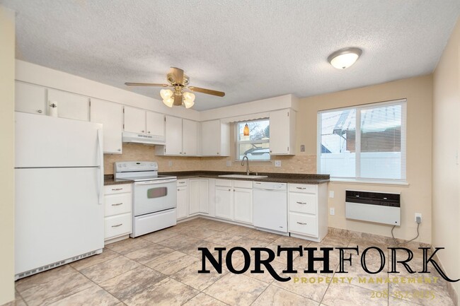 Building Photo - Remodeled Walking Distance to NNU - Landsc...