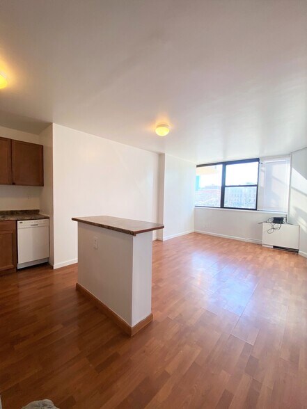 Building Photo - 280 Marin Blvd
