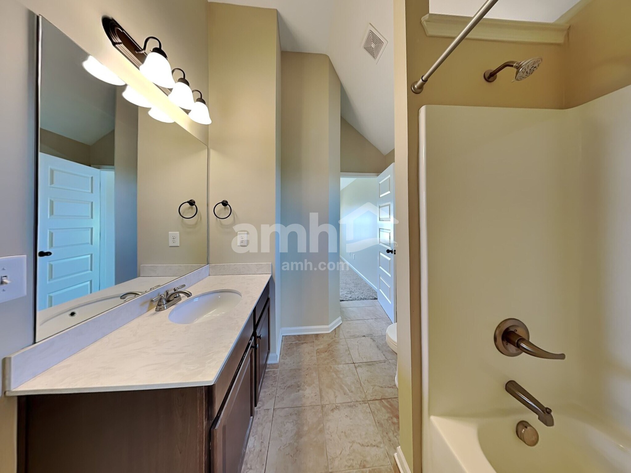 Building Photo - 137 Border Ave