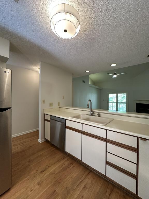 Building Photo - 14 Willow Tree Run