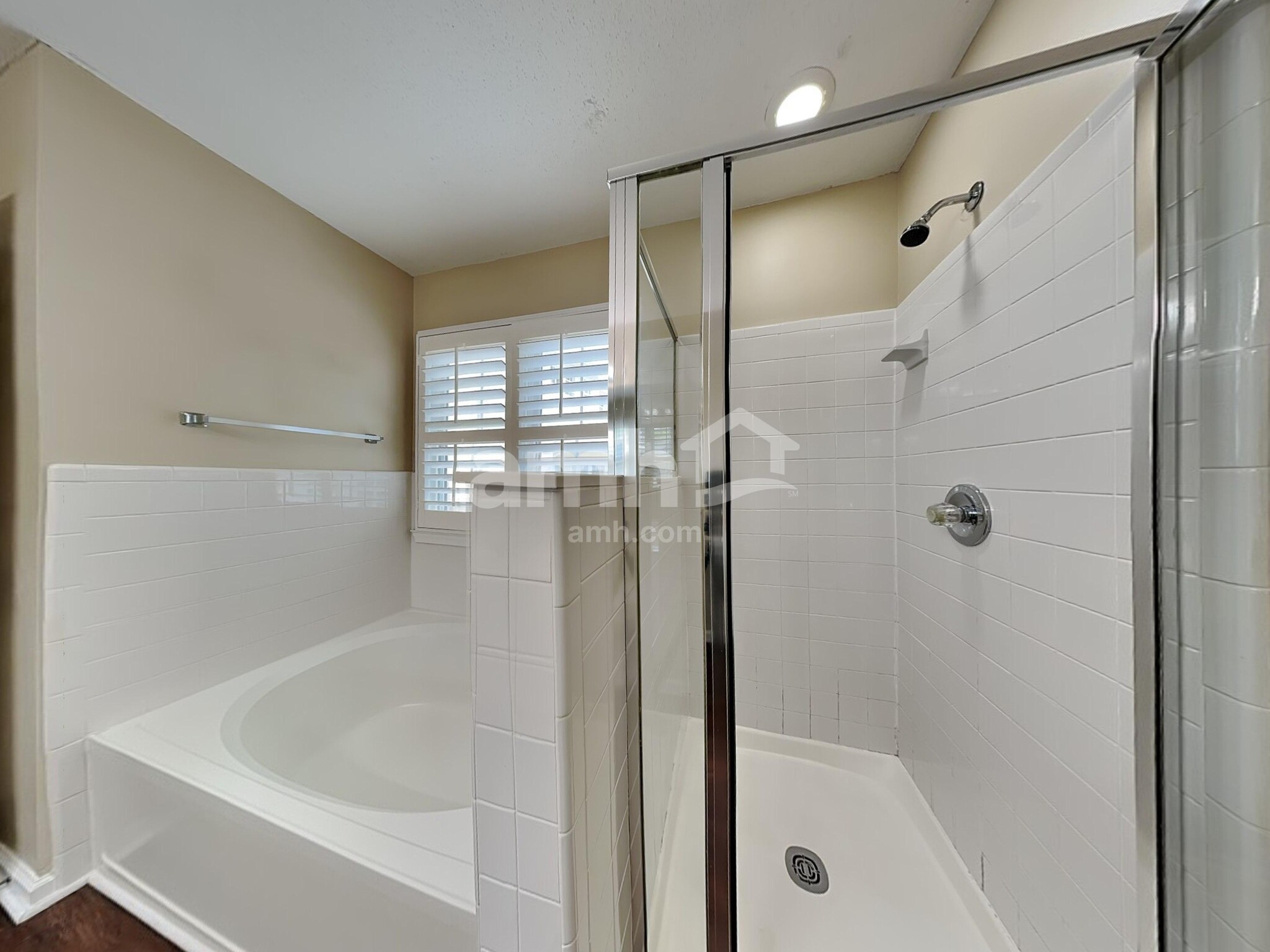 Building Photo - 3109 Southampton Dr