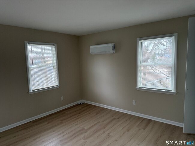 Building Photo - 41 1/2 Cedar Crest Pl