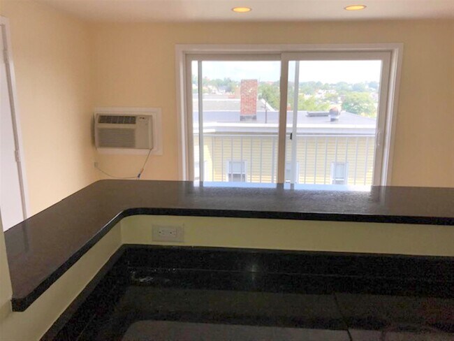 Building Photo - 70 Park St