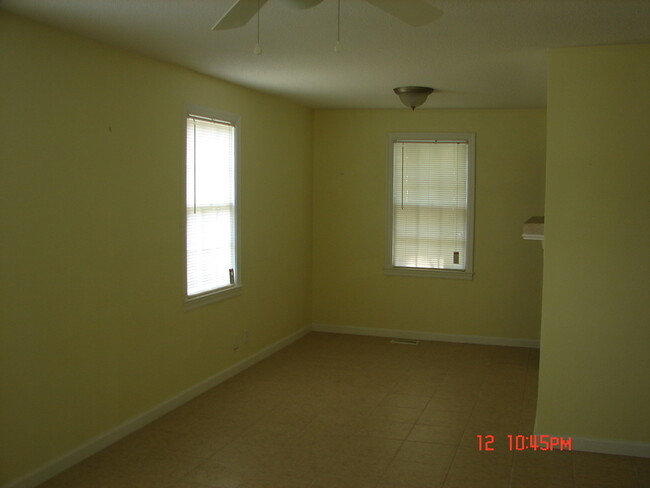 Building Photo - Cute 3 bedroom home downtown Marianna