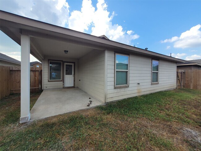 Building Photo - 13911 Cypress Meadows Dr