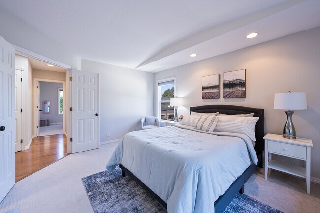 Building Photo - PRICE REDUCTION 5 Bedroom Home in the Sought-After Hillshire Estates of Bull Mountain