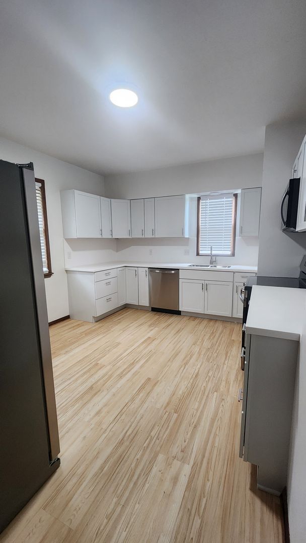 Building Photo - Rent your way to a brighter future!