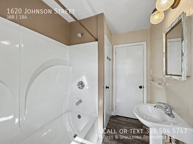 Building Photo - 1620 Johnson St