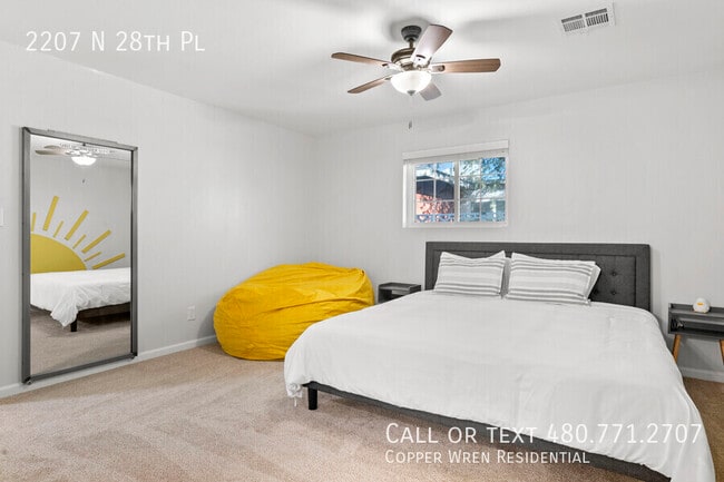 Building Photo - 2207 N 28th Pl