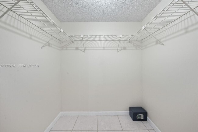 Building Photo - 303 Racquet Club Rd