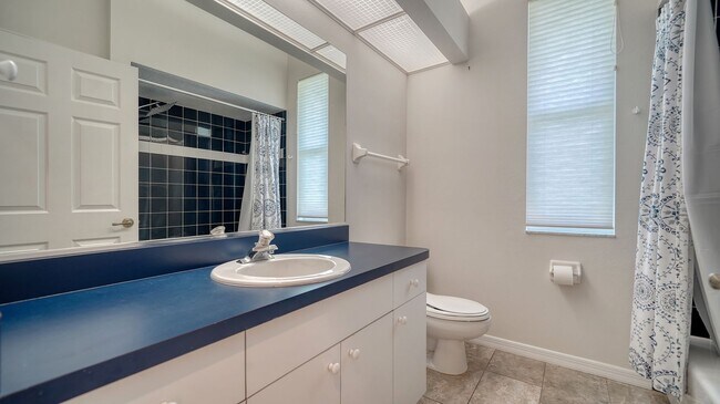 Building Photo - 4-Bedroom Home with Pool in Eastlake Commu...