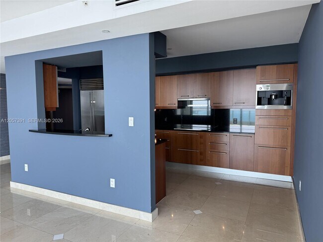 Building Photo - 1331 Brickell Bay Dr