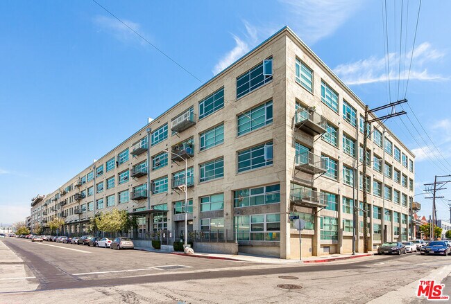 Primary Photo - 530 S Hewitt St