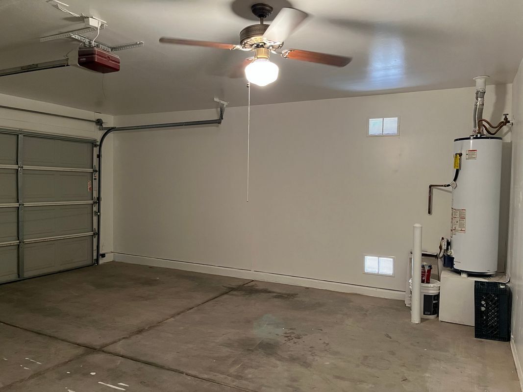 Building Photo - 2403 E Palm Beach Dr