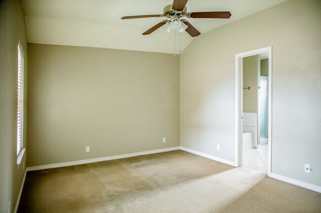 Building Photo - For Lease – $2,100/month | $2,250 Security...