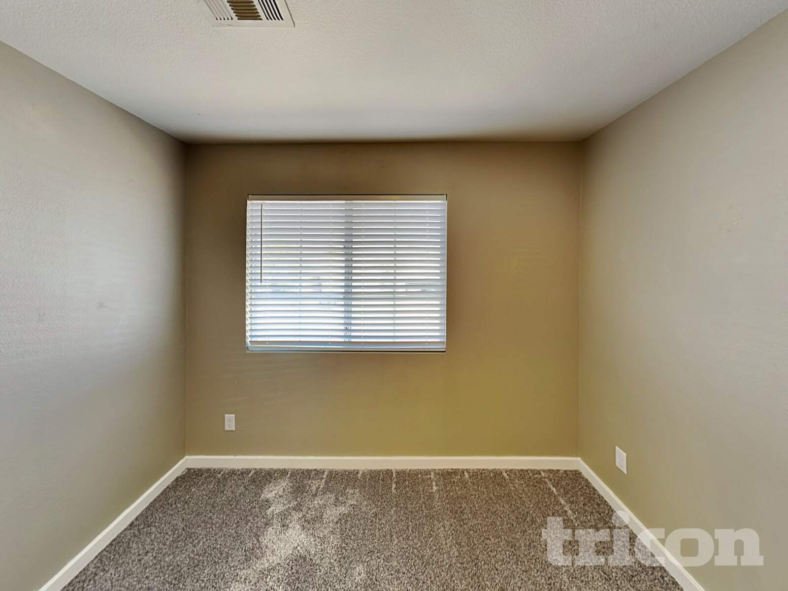 Building Photo - 409 W Azure Ave