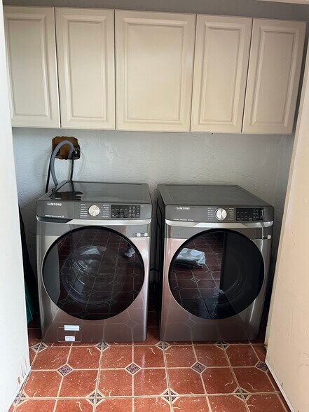 Washer + Dryer Unit - 2469 Twin Dr