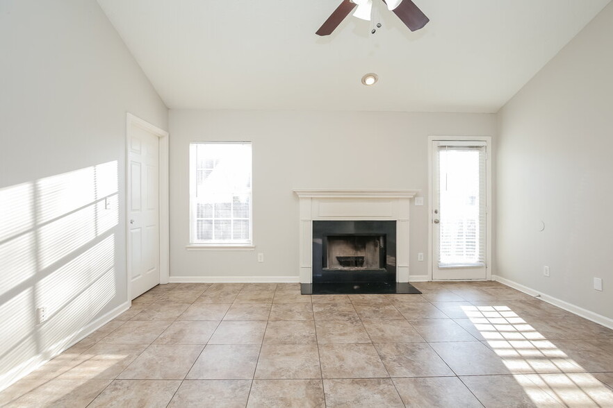 Building Photo - 312 Sarna Dr