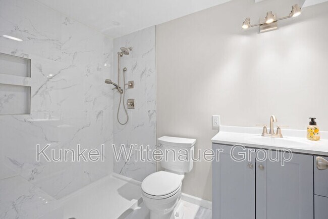 Building Photo - 105 Forest Oaks Dr