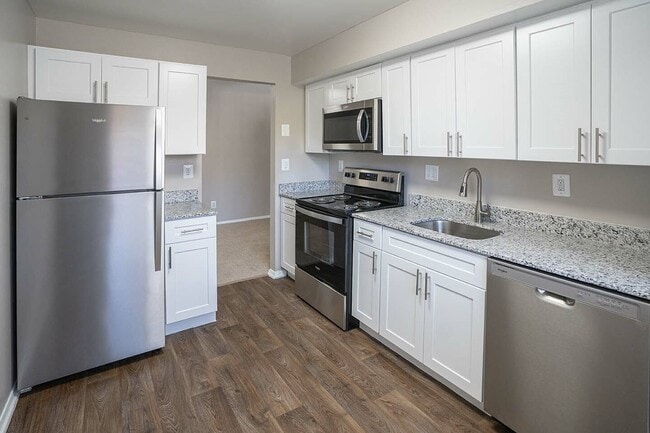 Building Photo - Apartments at Bel Air