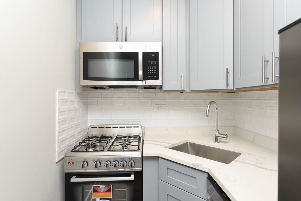 Building Photo - 510 W Belmont Ave