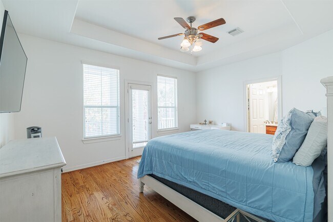 Building Photo - 3325 New Garden View Ln