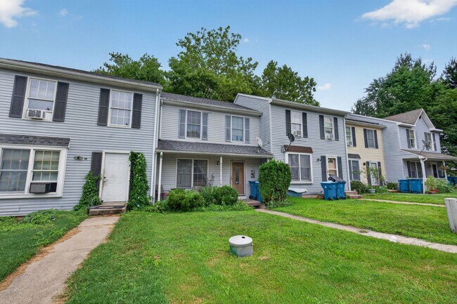 Building Photo - 8 Cypress Dr