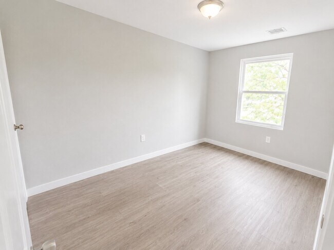 Building Photo - 182 Brookdale Ave