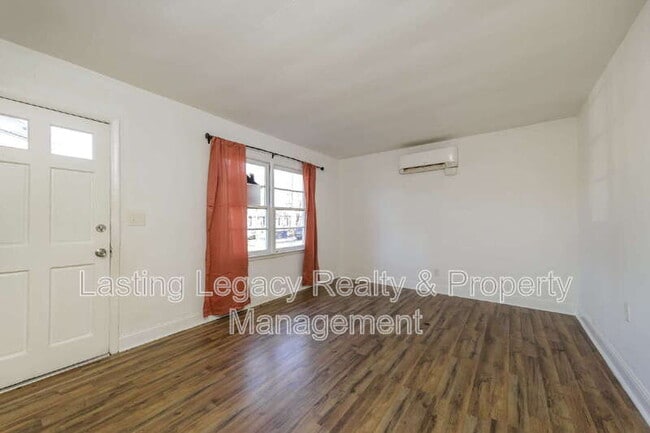 Building Photo - 238 Bond St