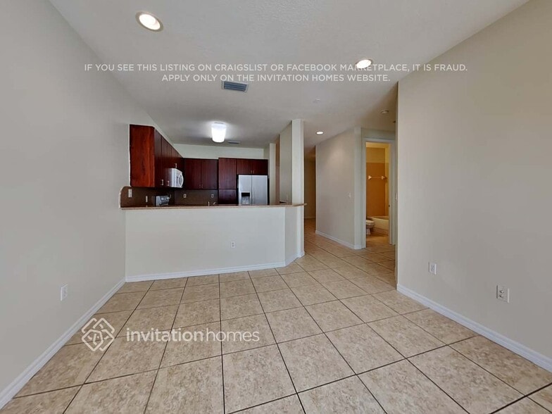 Building Photo - 568 NE 35th Ave