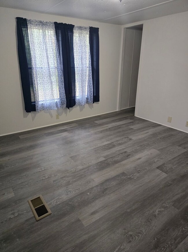 Building Photo - Lovely Home on Huge Fenced Yard in Lecanto!!!