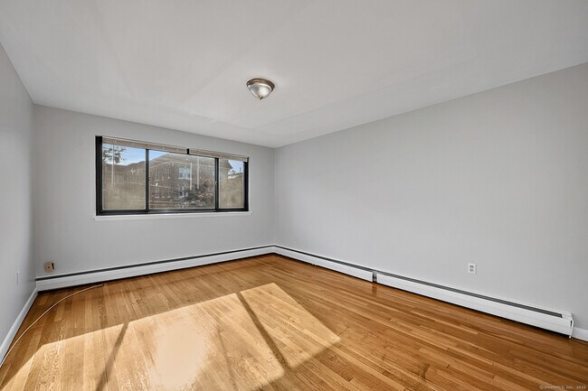 Building Photo - 9 Concord St