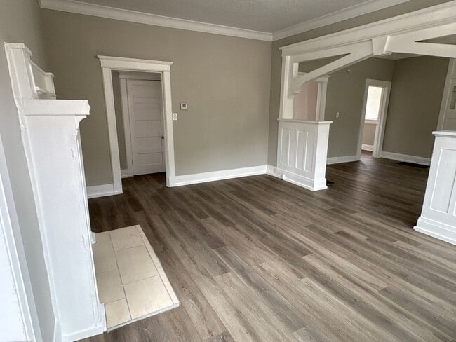 Building Photo - Newly updated 3-bedroom, 1-bath home - Open To Section 8