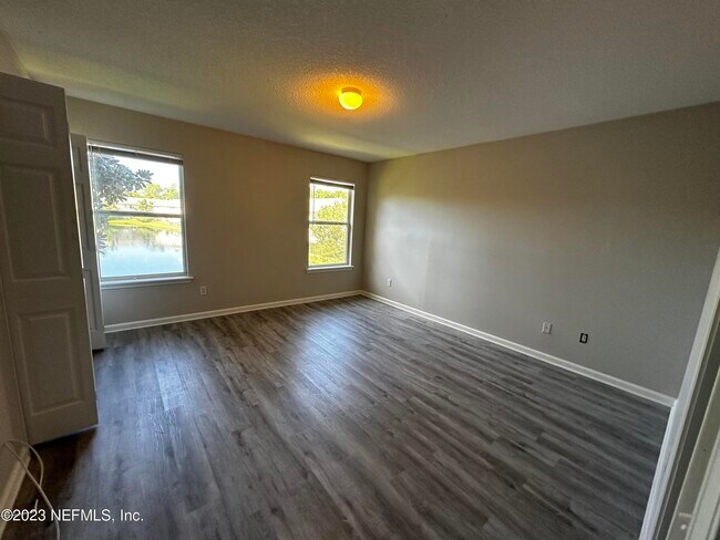 Building Photo - 559 Southbranch Dr