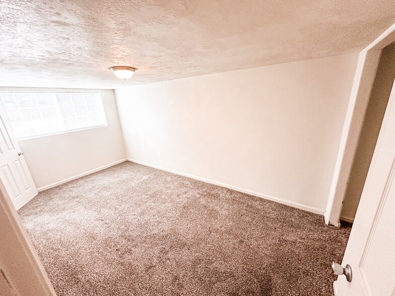 Building Photo - 29 E 300 N