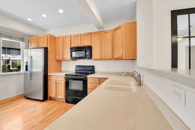 Building Photo - $2,300.00 - 2 Beds, 2 Baths, Condo in Littleton with Fireplace and Balcony!