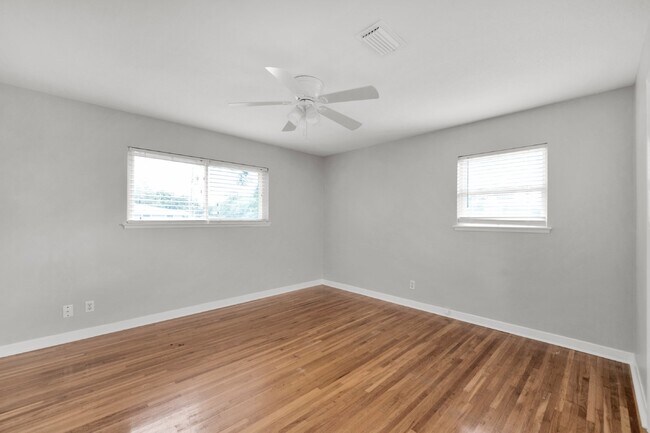 Building Photo - 20 Dogwood Ln