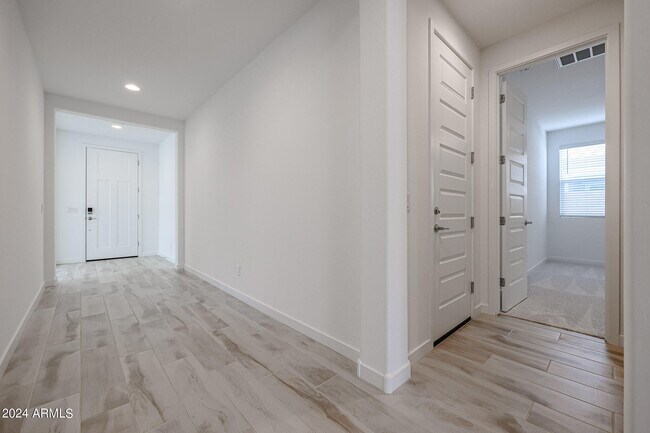 Building Photo - 7680 W Honeysuckle Dr